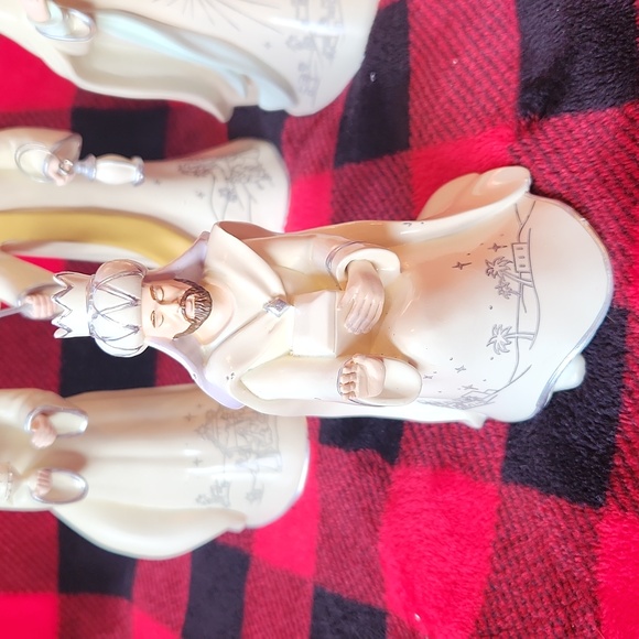 Hawthorne  Village, Christmas Holiday, Off-White Nativity Scene Set Decoration - Picture 3 of 16